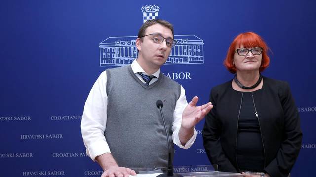 Zagreb: U Saboru odrÅ¾ana konferencija s temom "Å½enama nije mjesto u Saboru"