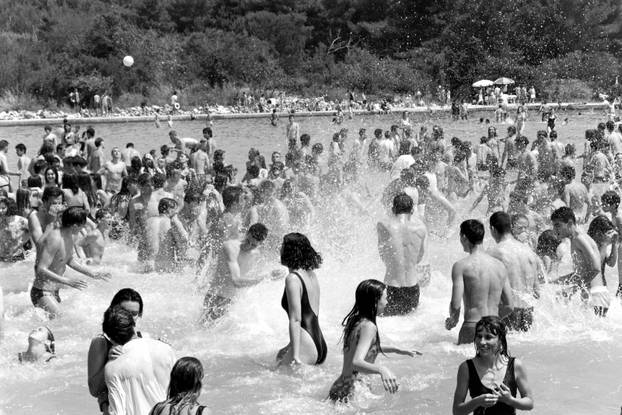 Zadar: Tradicionalna Picnic biciklijada Sabuša okupila velik broj biciklista, 20.6.1994.