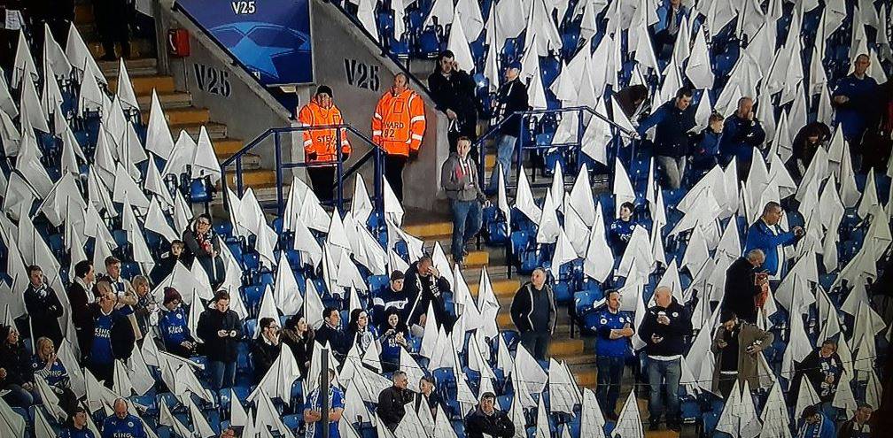 Je li ovo stadion Leicestera ili sastanak Ku Klux Klanovaca?!