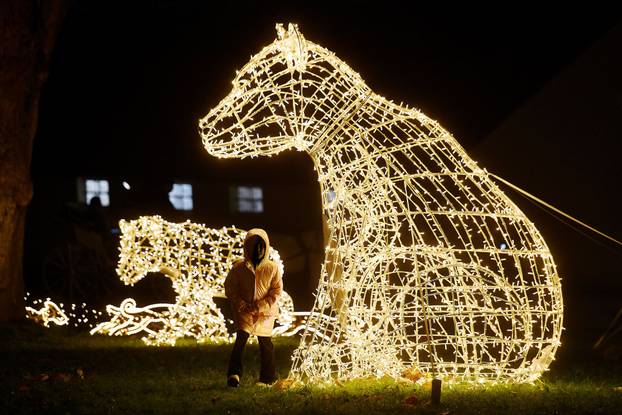 U dvorcu Trakošćan otvorena je izložba svjetlosnih skulptura "Dvorac svjetla"