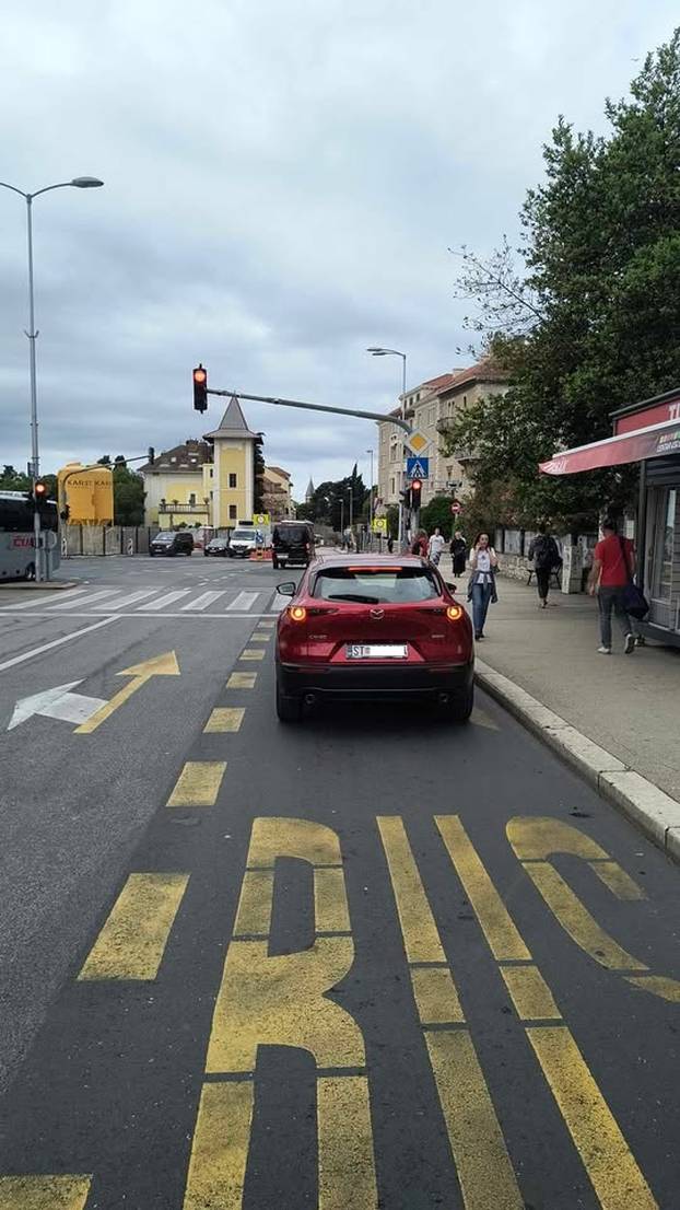 FOTO Bravo majstore, nije ti tu parking! Evo kako se parkira u Hrvatskoj, neke nije ni sram...