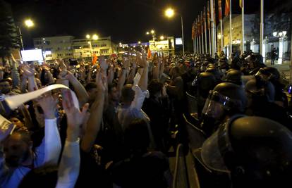 Četvrtu večer zaredom: Opet prosvjed protiv vlade u Skoplju