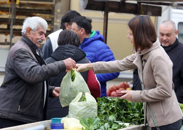 Šibenik: Raznolika ponuda na tržnici