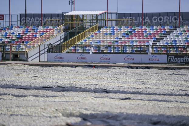 Velika Gorica: Radovi na promjeni travnjaka na stadionu Gorica 