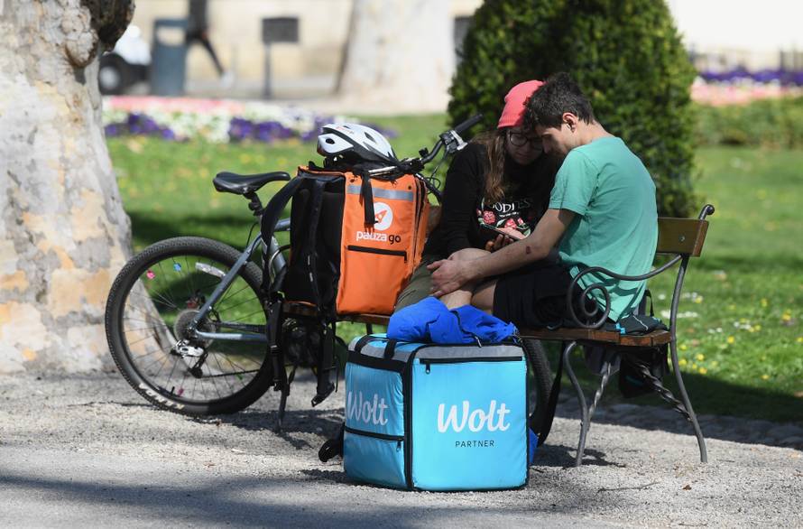 Zagreb: Ljubav između dostavljača na biciklima dvaju konkurentskih tvrtki