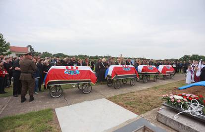 Nakon 32 godine pokopali četvoricu Berčana: 'Kad je tata nestao, imala sam 6 godina'