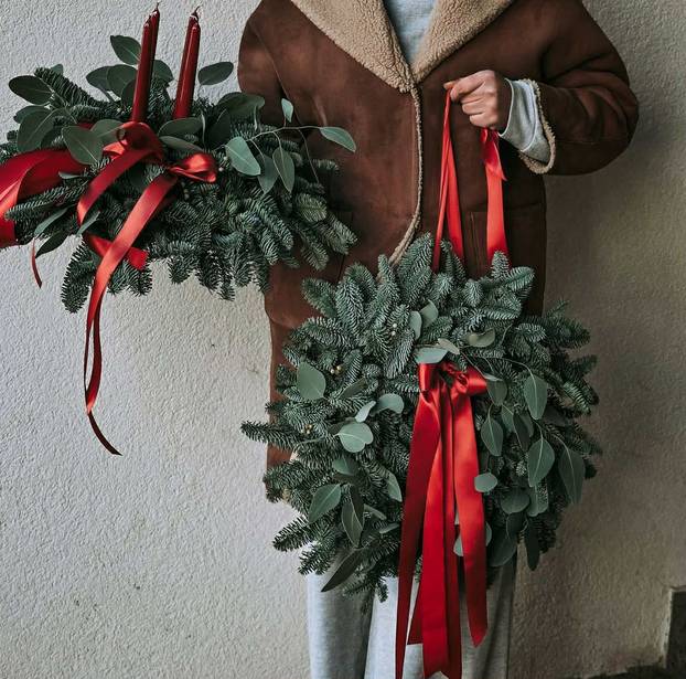 FOTO Domaći kreativci svojim vijencima za vrata stvaraju blagdansku magiju već na ulazu