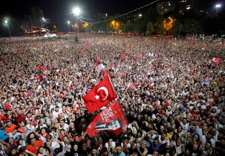 Istanbul votes in mayoral re-run