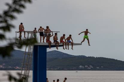 FOTO Kupači u Zadru pokazali zavidne vještine na skakaonici