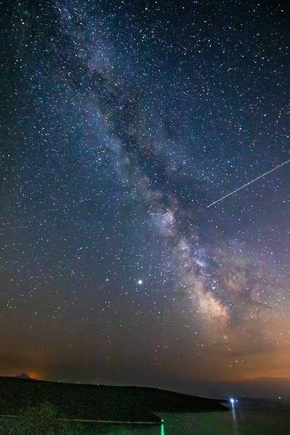 Okupljeni kod Rakalja ljudi promatrali perzeide na zvijezdanom nebu