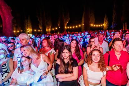 FOTO Danijela Martinović imala koncert u Splitu: Iz prvog reda sve pratio i njezin dečko Josip