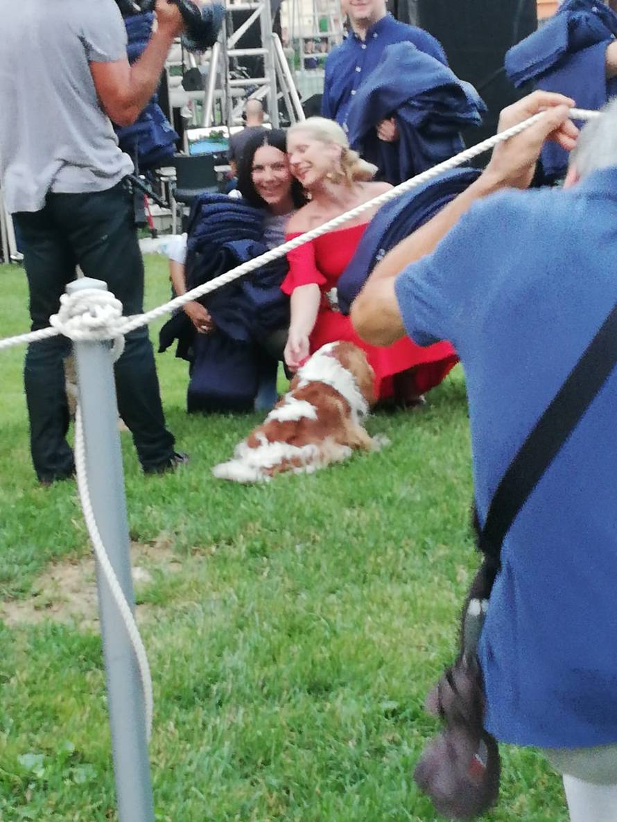 Kolar i Trbović dijelile publici deke na koncertu Zbora HRT-a