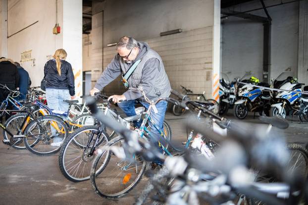 Zagrebačka policija organizirala je  javnu prodaju pronađenih predmeta kojima je istekao rok čuvanja