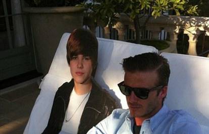 David Beckham uživa na terasi pokraj malog Justina Biebera