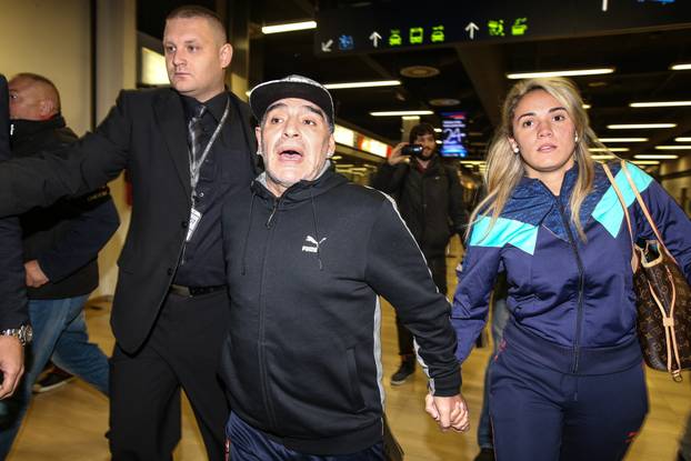 Maradona u pratnji djevojke stigao u Zagreb na finale Davis Cupa navijati za Argentinu