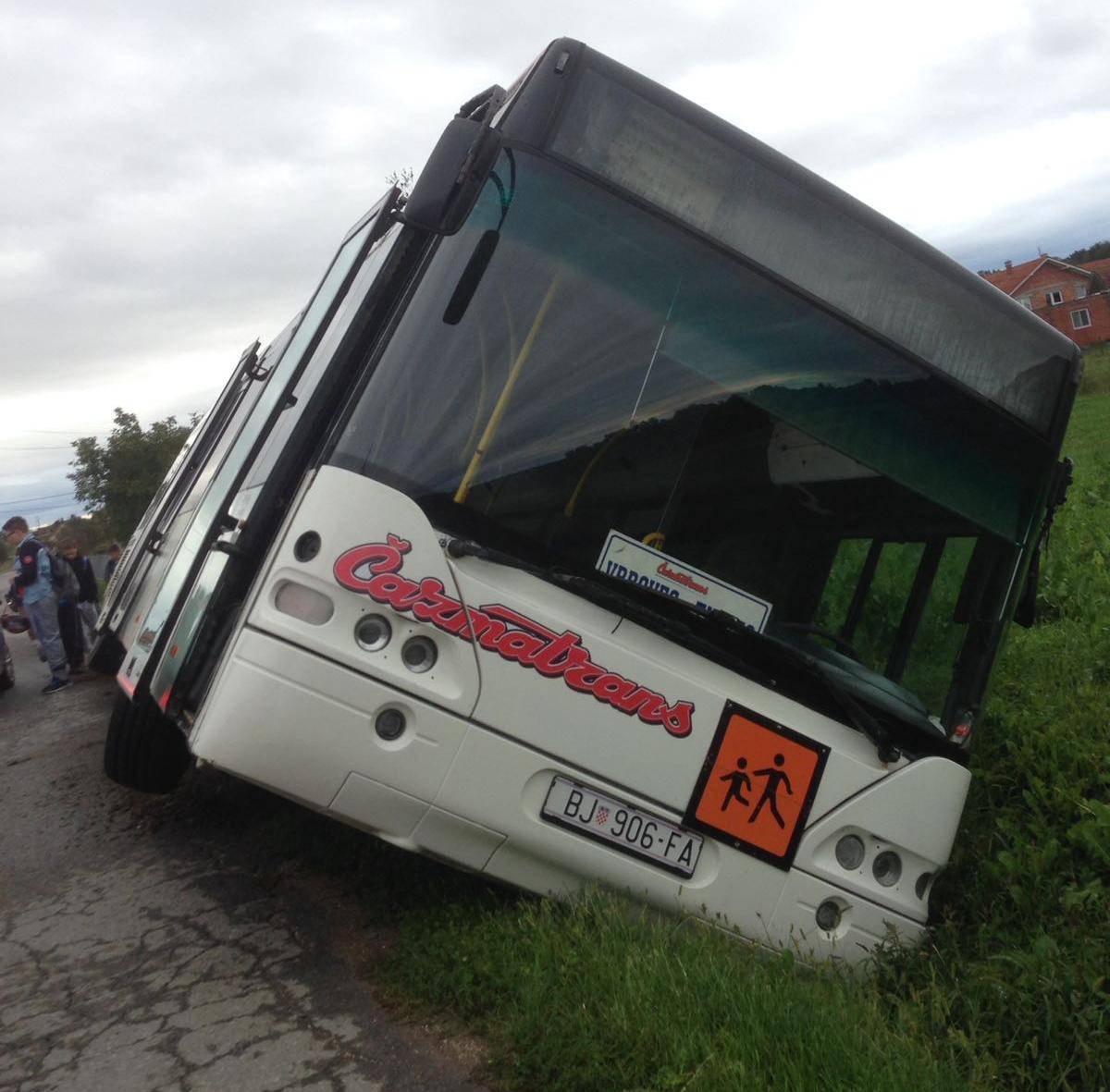 Vrbovec: Školski bus je sletio u jarak, dvoje djece je ozlijeđeno