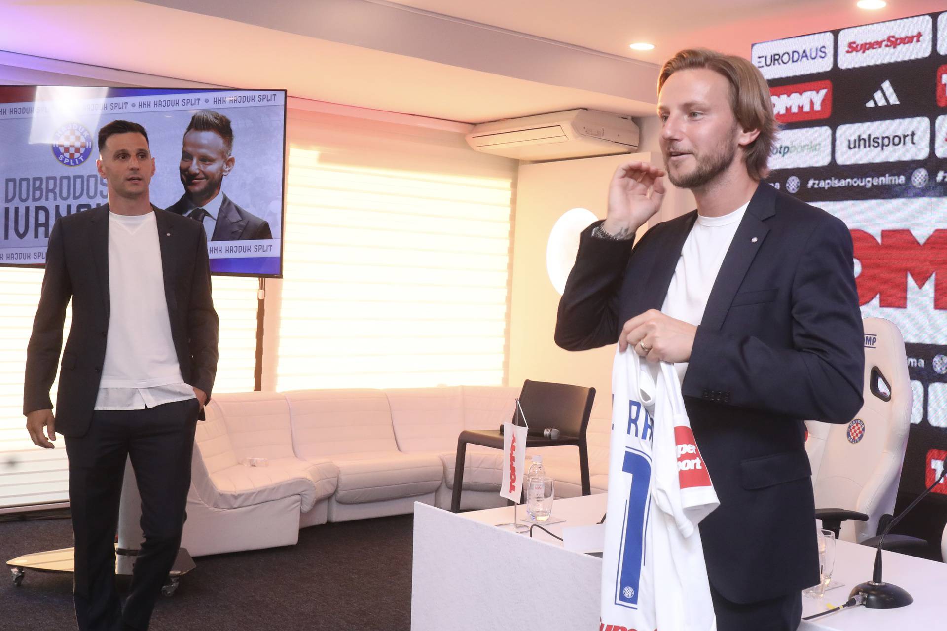 Ivan Rakitić stigao u Split i potpisao ugovor s HNK Hajduk