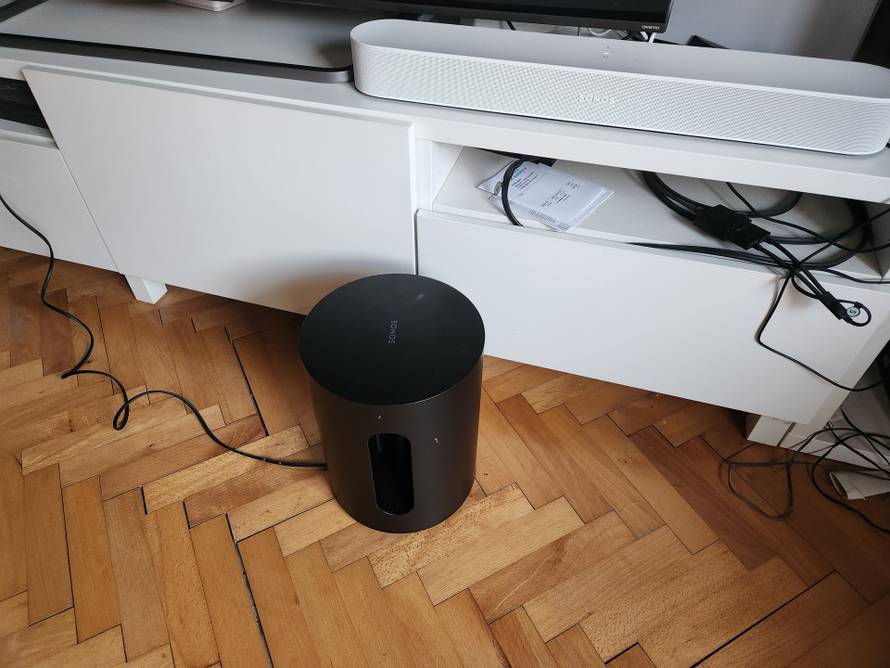 Moćan bas u mini pakiranju: Isprobali smo Sonos Sub mini