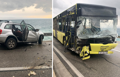 Sudar u Krilu Jesenice: Bus i auto smrskani, poginuo vozač