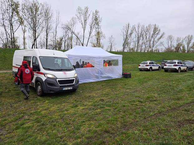 PRVE FOTKE S MJESTA UŽASA Spasili 30 migranata iz Save!