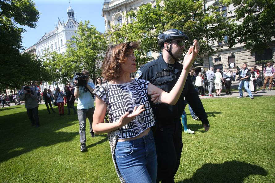U 'Hodu za život' 7000 ljudi, priveli dvije antiprosvjednice