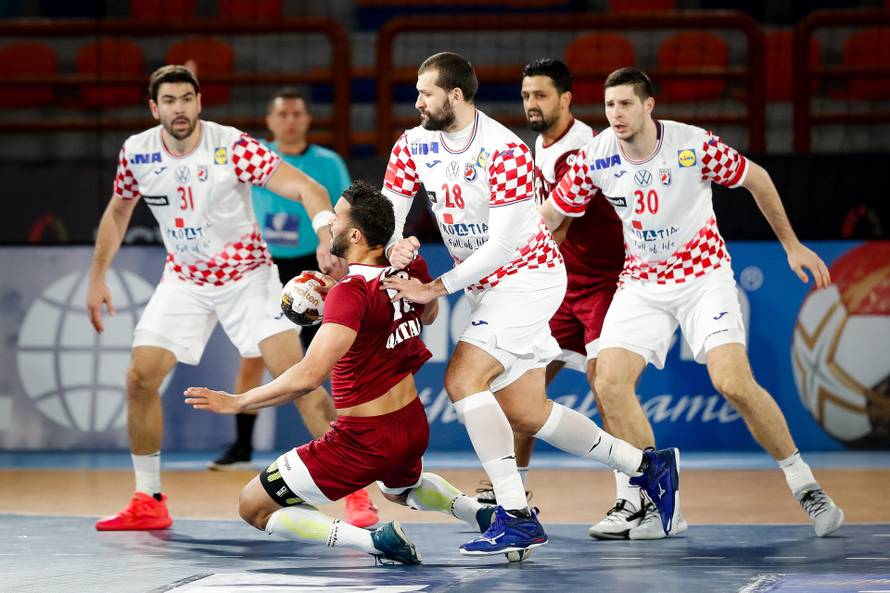 Bahrein vodi policajac, Danci gaze, gauči igraju za Maradonu