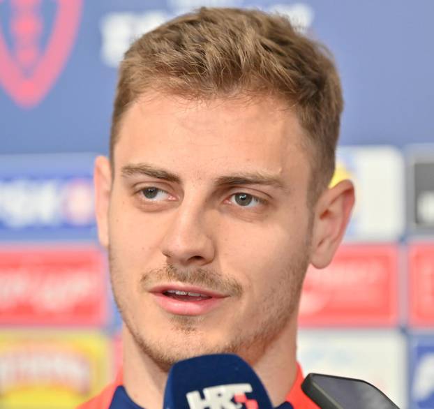 Split: Baturina i Stanišić s medijima nakon treninga hrvatske nogometne reprezentacije na Poljudu