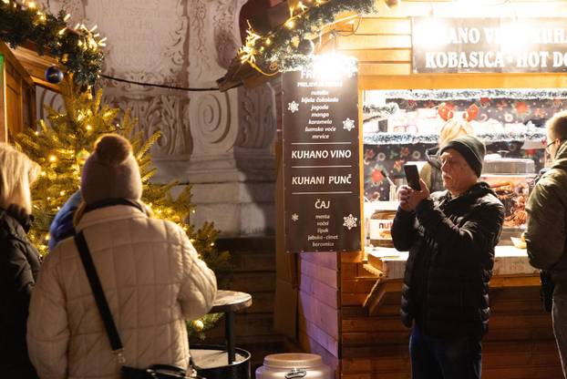 Osijek: Otvorenje Adventa uz koncert Danijele Martinović