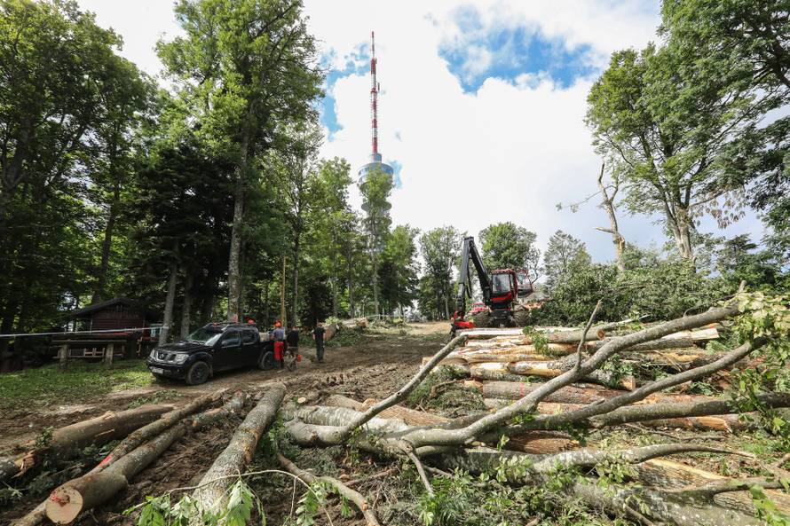 Zagreb: Posljedice nevremena koje je opustošilo šumu Medvednice