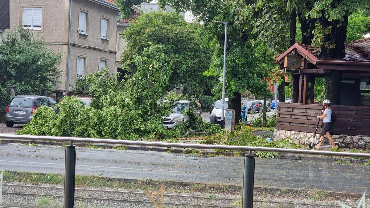 Ovo su posljedice nevremena u Hrvatskoj: Više od 4000 hitnih poziva, 2000 uništenih zgrada