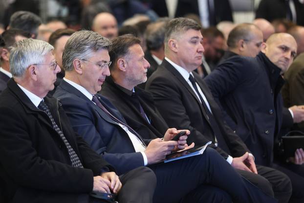 Svečani program na dočeku prve skupine višenamjenskih borbenih aviona Rafalea u Hrvatsku