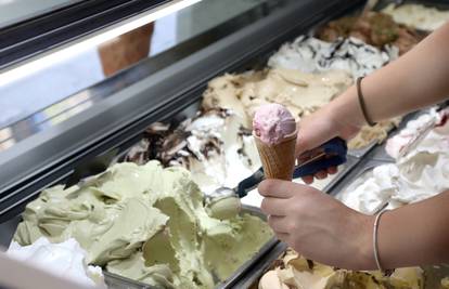 Turist u Crikvenici sladoled platio lažnom novčanicom od 200 eura s natpisom "souvenir"