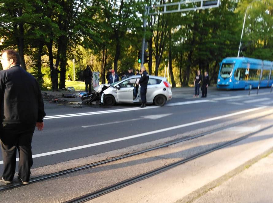 Koliko je brzo vozio?! Srušio je rasvjetni stup na Maksimirskoj