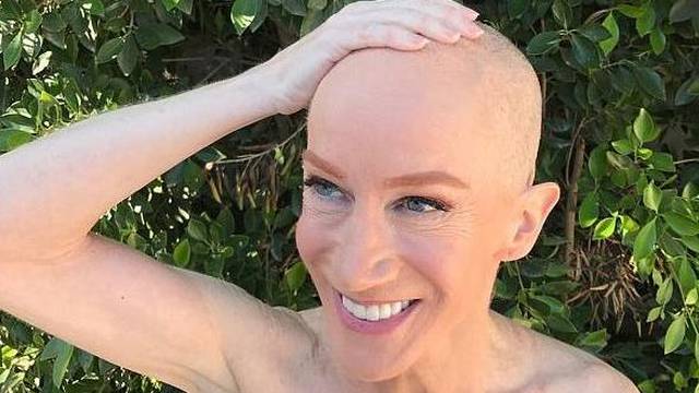 Kathy Griffin obrijala glavu kao znak podrške bolesnoj sestri