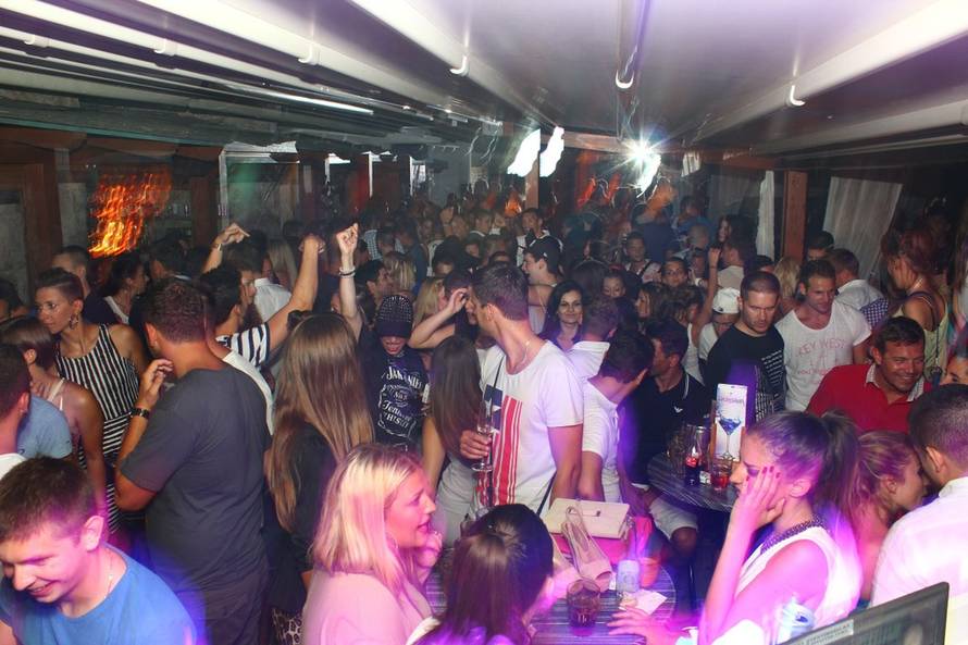 R'n'B Exclusive party: Bilo je ludo u Colosseum beach baru