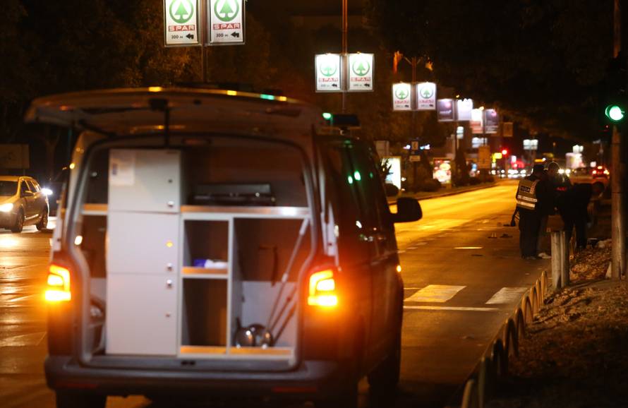 Split: Usmrtio pjeÅ¡akinju pa pobjegao, policija traÅ¾i crni audi