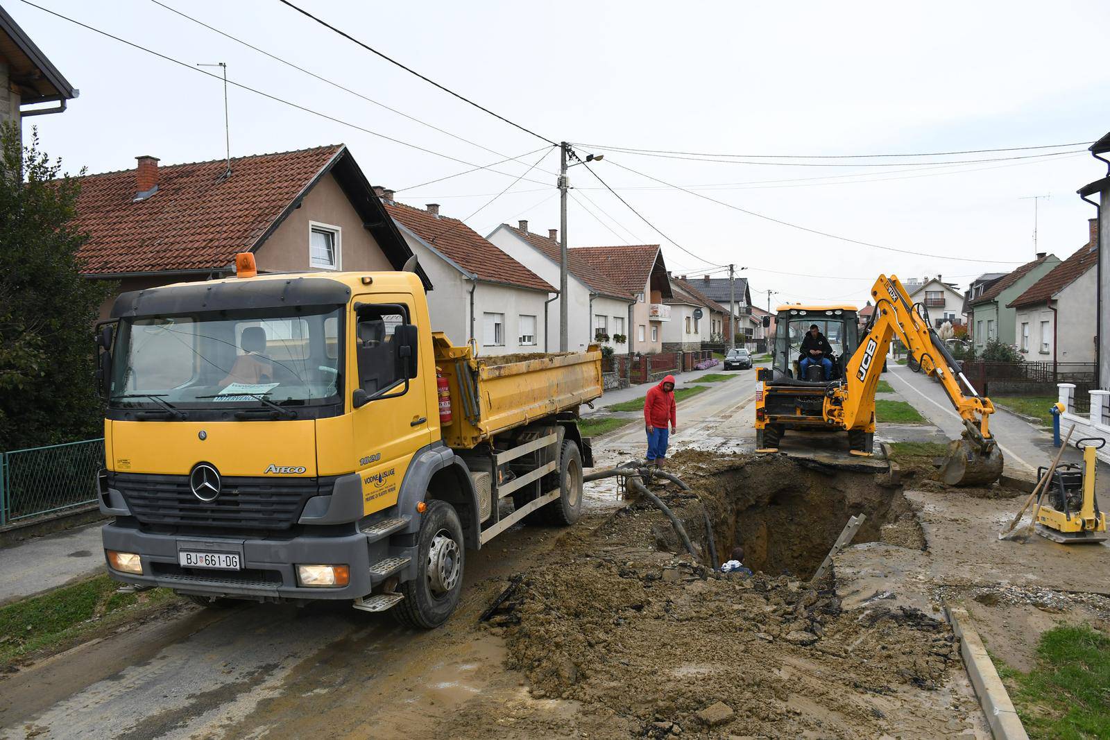 Bjelovar: U Hebrangovoj ulici opet puknula vodovodna cijev