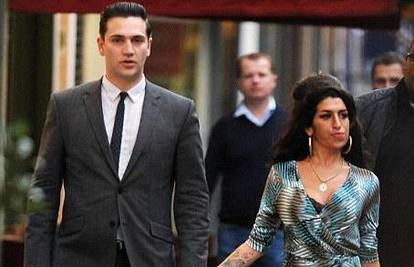 Striptizeta: A. Winehouse ne može ukrasti mog dečka