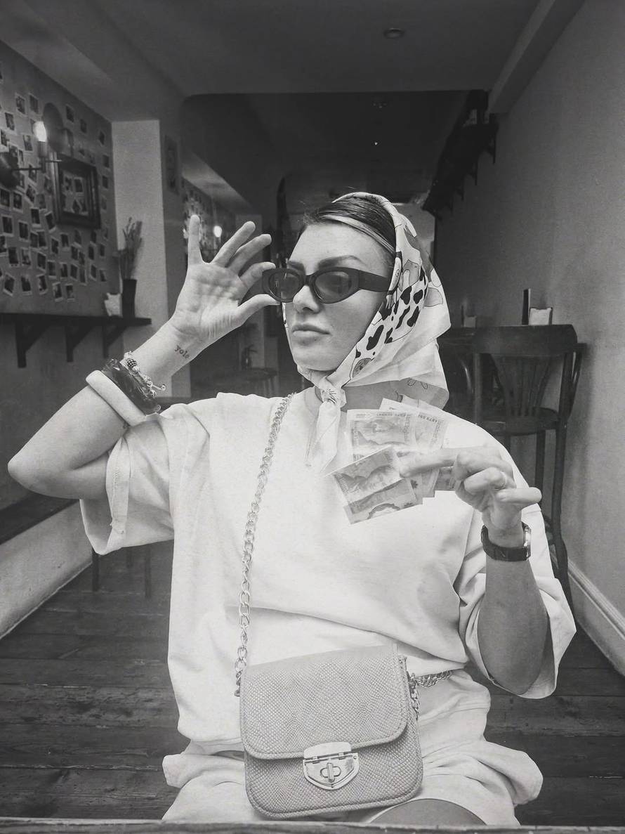 FOTO Bling-bling! Na ruci Elle Dvornik bljesnuo je prsten, ali i isplivalo tko je njezin 'Meštar'