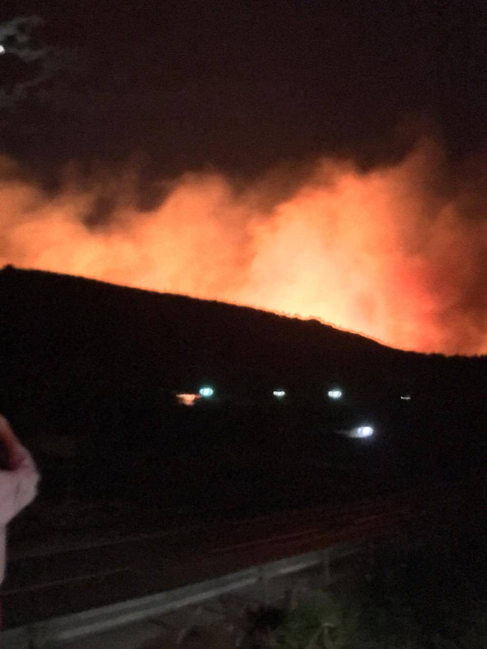 Kanader pomaže u gašenju, u Makarsku stiže i 150 vojnika