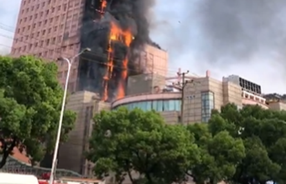 VIDEO Ogromni požar progutao je poslovnu zgradu u Kini