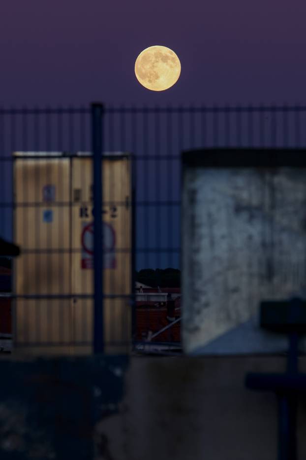 Zadar: Izlazak punog mjeseca