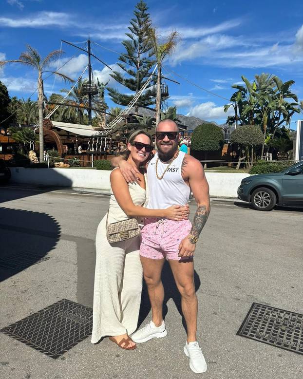 FOTO Dok je bio nitko, ona ga je uzdržavala. Sad silovatelj Conor McGregor vara ženu gdje stigne