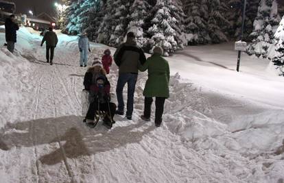 U Sarajevu 107 centimetara snijega, grad je još blokiran 