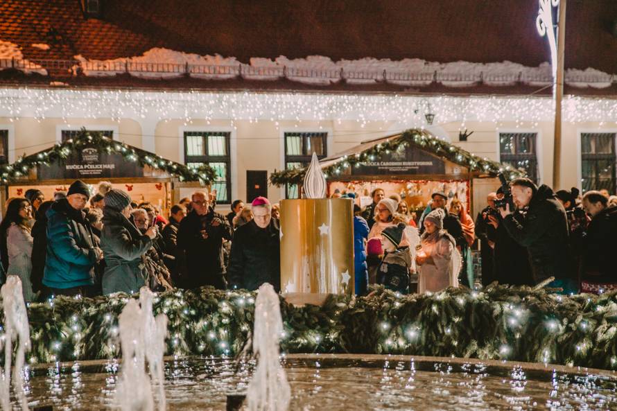 Advent u Slavoniji i Baranji: Bal lipicanaca, virtualne igre...