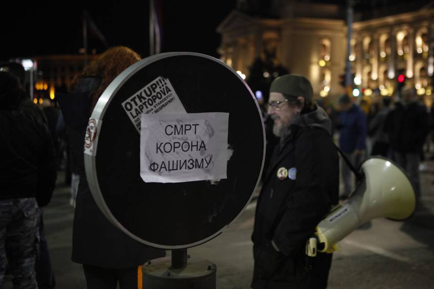 Prosvjedi na ulicama Beograda zbog uvođenja covid potvrda 