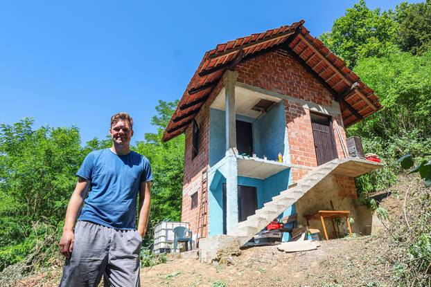 ARHIVA: Američki influenser Justus Reid mora srušiti kuću Zagorju koju je kupio za 5.000 eura i u potpunosti preuredio