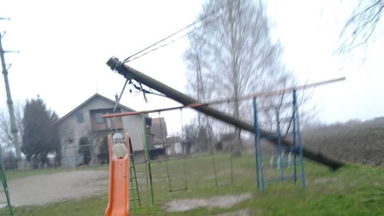 Roditelji šokirani: U Vukovaru je na igralište pao dalekovod
