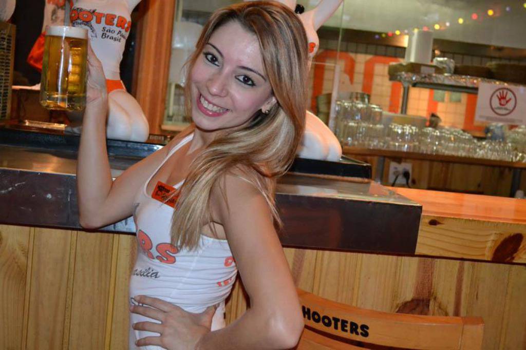 http://www.facebook.com/hootersbrasil