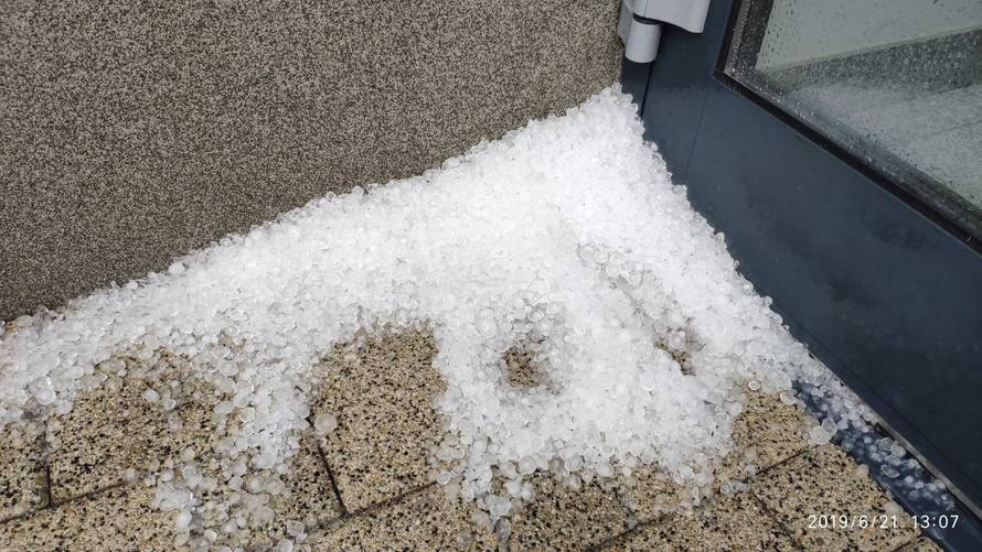 Strašna oluja pogodila Sl. Brod 'Ovako nešto još nismo vidjeli'